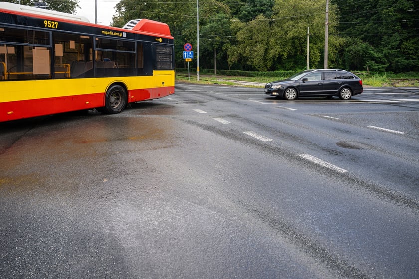 Skrzyżowanie alei Wielkiej Wyspy z ulicą Mickiewicza i aleją Paderewskiego